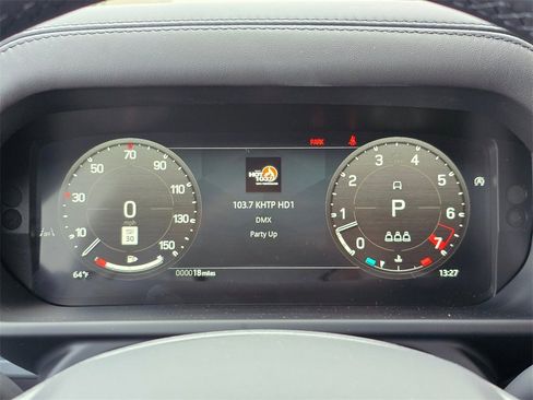 New 2025 Land Rover Defender 90 X-Dynamic SE image 11