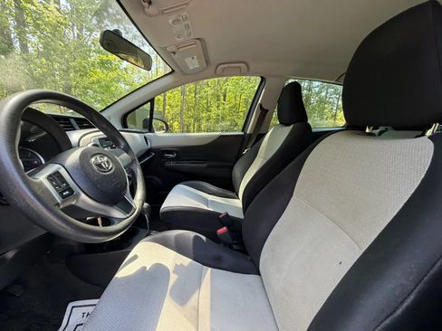 Used 2012 Toyota Yaris LE FWD image 20