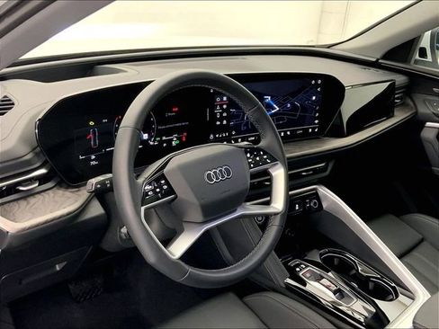 Used 2025 Audi Q5 Premium Plus w/ Premium Plus AWD/4WD image 4