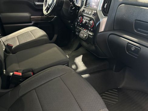 Used 2021 Chevrolet Silverado 1500 LT AWD/4WD image 16