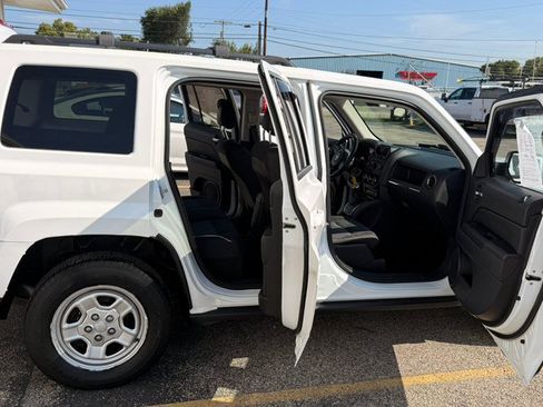 Used 2016 Jeep Patriot Sport w/ Power Value Group AWD/4WD image 14