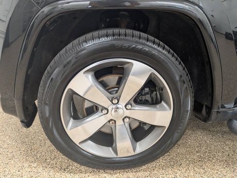 Used 2015 Jeep Grand Cherokee Overland w/ Advanced Technology Group AWD/4WD image 23
