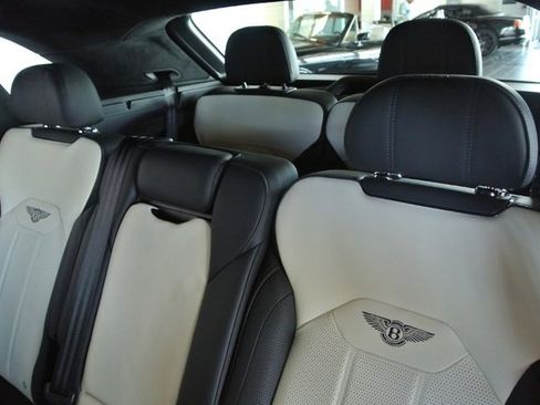 Used 2023 Bentley Bentayga AWD/4WD image 24