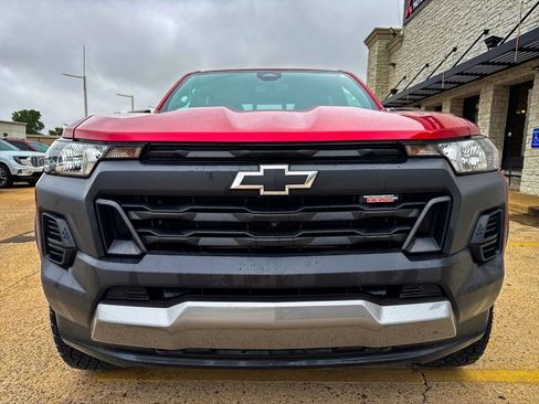 Used 2023 Chevrolet Colorado Trail Boss w/ Technology Package AWD/4WD image 2