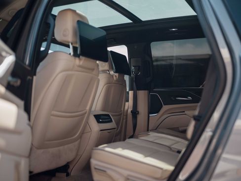 Used 2021 Cadillac Escalade Premium Luxury w/ Performance Package AWD/4WD image 10