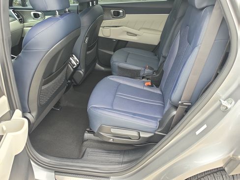 Certified 2022 Kia Sorento SX Prestige AWD/4WD image 17