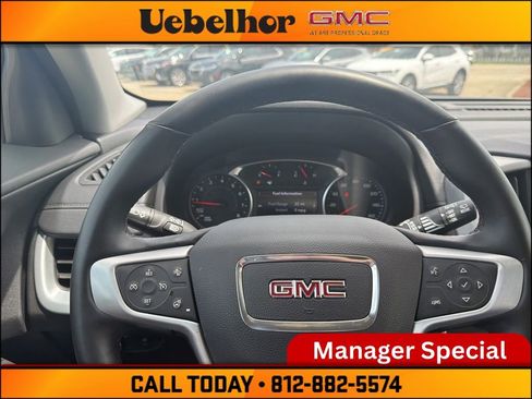 Used 2024 GMC Terrain SLT AWD/4WD image 25