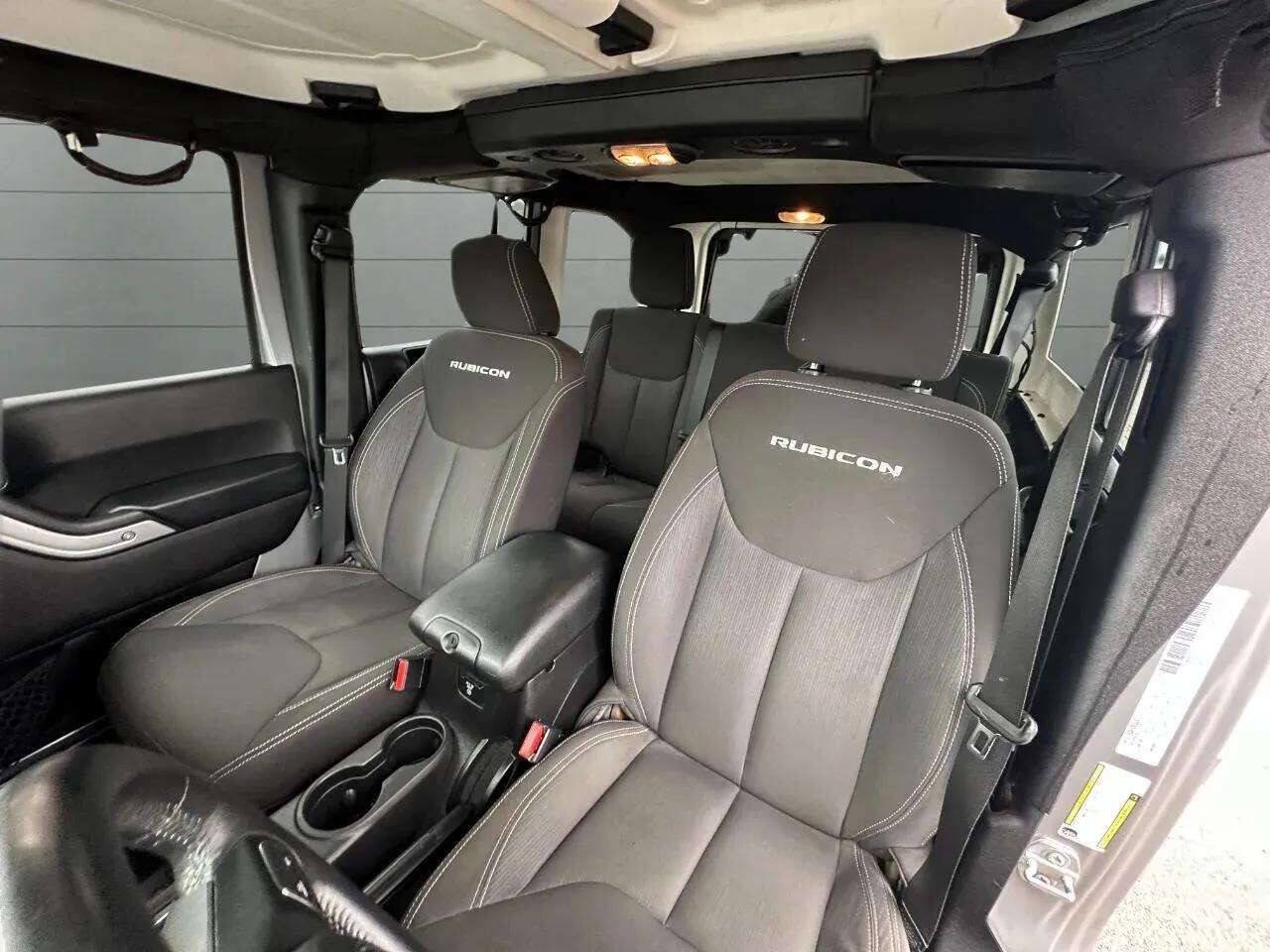 Used 2015 Jeep Wrangler Unlimited Rubicon w/ Dual Top Group AWD/4WD image 38