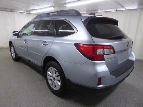 Used 2017 Subaru Outback 2.5i Premium image 5