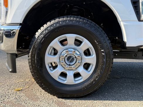 Used 2023 Ford F350 XLT w/ FX4 Off-Road Package AWD/4WD image 28