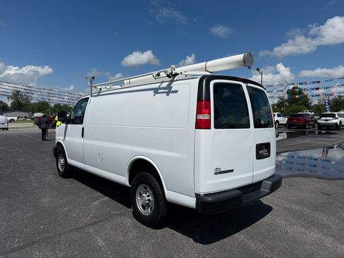Used 2018 Chevrolet Express 2500 w/ Driver Convenience Package RWD image 8