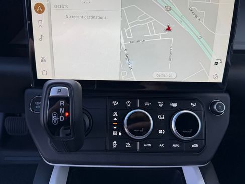 New 2026 Land Rover Defender 130 X-Dynamic SE image 19