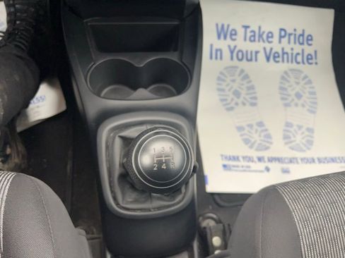 Used 2016 Toyota Yaris L image 13