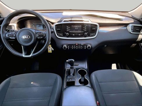 Used 2017 Kia Sorento AWD image 14