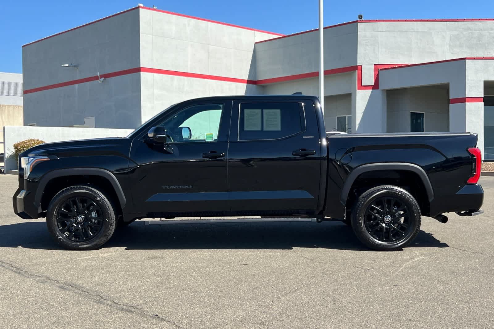 Used 2025 Toyota Tundra Limited AWD/4WD image 9