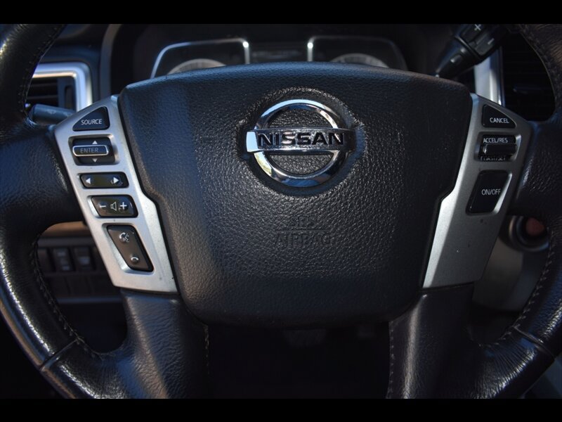 Used 2018 Nissan Titan SV w/ SV Convenience Package RWD image 13