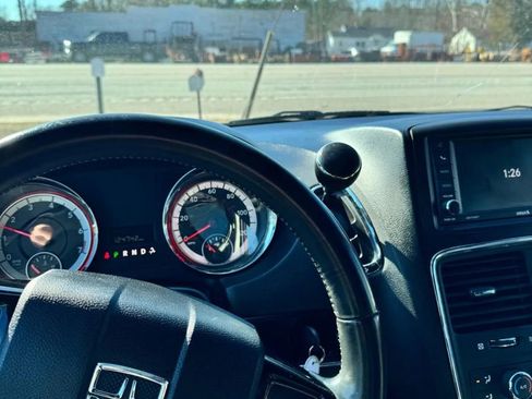 Used 2018 Dodge Grand Caravan SXT image 20