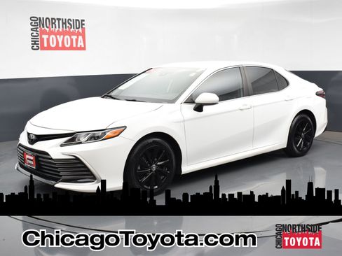 Used 2022 Toyota Camry LE image 1