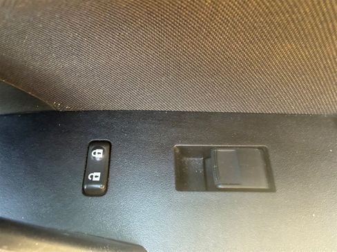 Used 2018 Toyota Corolla LE FWD image 27