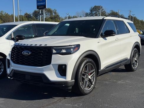 Used 2025 Ford Explorer ST-Line w/ ST-Line Street Pack image 7