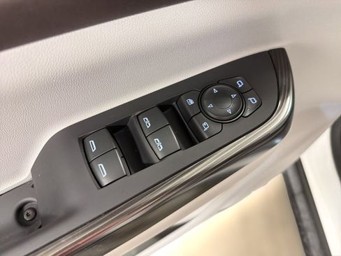 Used 2023 GMC Acadia SLT w/ Technology Package FWD image 21