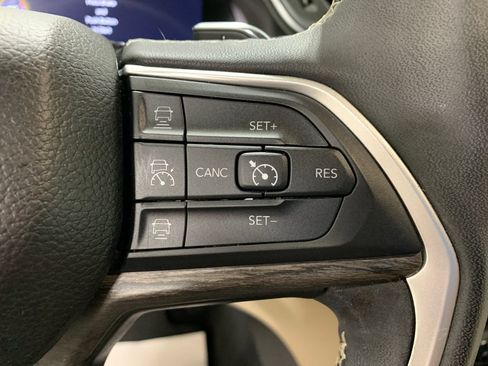 Used 2024 Jeep Grand Cherokee Limited AWD/4WD image 25
