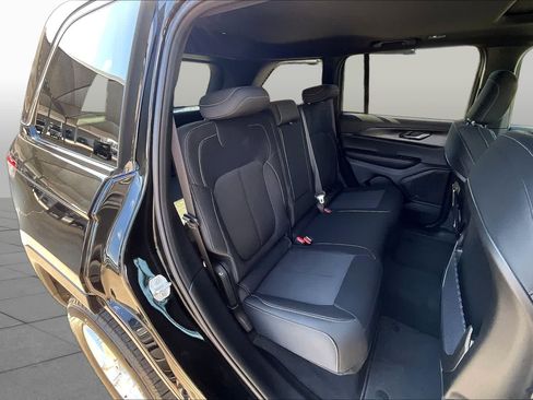 New 2025 Jeep Grand Cherokee Laredo X w/ Luxury Tech Group I AWD/4WD image 21