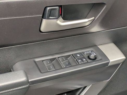 Used 2022 Toyota Tundra SR5 w/ SR5 Convenience Package AWD/4WD image 10