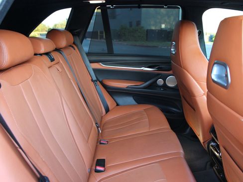 Used 2017 BMW X5 M image 12