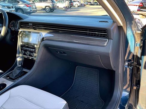 Used 2020 Volkswagen Passat 2.0T R-Line image 17