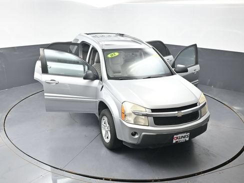 Used 2005 Chevrolet Equinox LT w/ Preferred Equipment Group AWD/4WD image 58