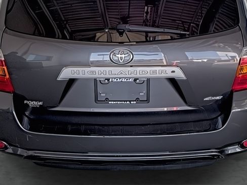 Used 2010 Toyota Highlander Limited AWD/4WD image 12