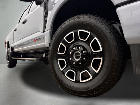Used 2026 Ford F350 Platinum w/ FX4 Off-Road Package AWD/4WD image 33