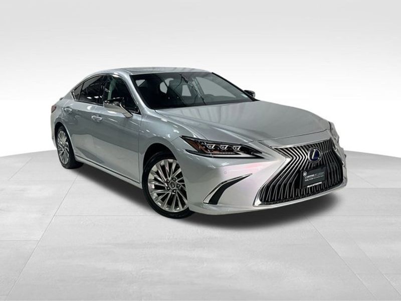 Certified 2020 Lexus ES 300h w/ Luxury Package image 1