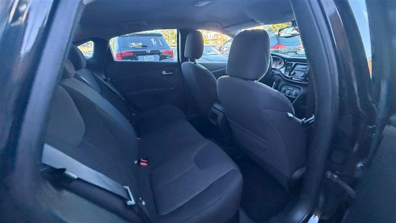 Used 2014 Dodge Dart SE w/ Convenience Group FWD image 9
