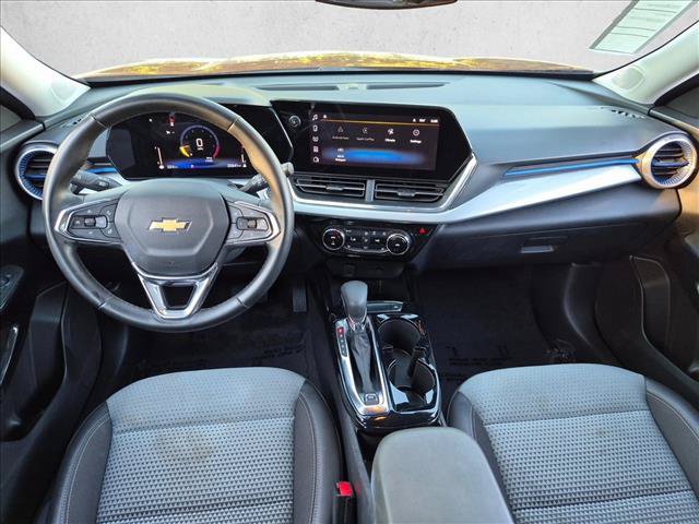 Used 2025 Chevrolet Trax LT w/ LT Convenience Package FWD image 21