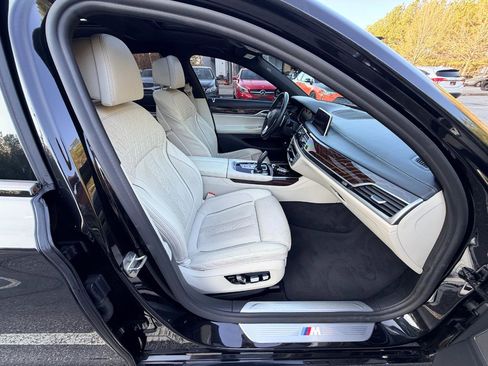Used 2019 BMW 740i w/ Executive Package RWD image 17