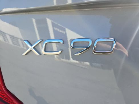 Used 2025 Volvo XC90 B6 Ultra w/ Protection Package Premier image 9