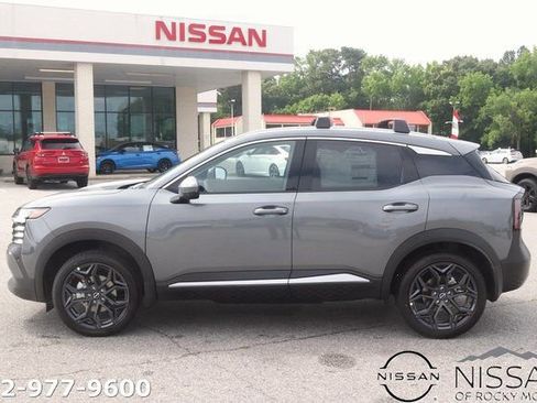 New 2025 Nissan Kicks SR image 4