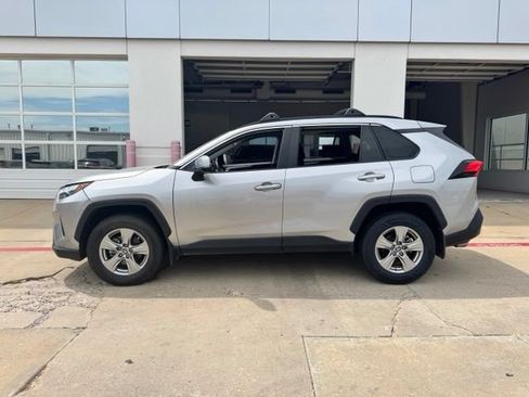 Used 2023 Toyota RAV4 XLE w/ Convenience Package FWD image 4