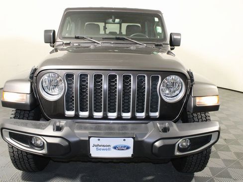 Used 2020 Jeep Gladiator Overland image 3