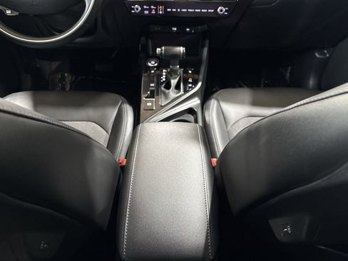 Used 2023 Kia Niro EX image 22