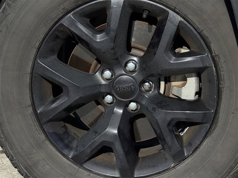 Used 2020 Jeep Cherokee Latitude image 9