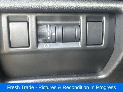 Used 2024 Subaru Crosstrek 2.5i Premium AWD/4WD image 16