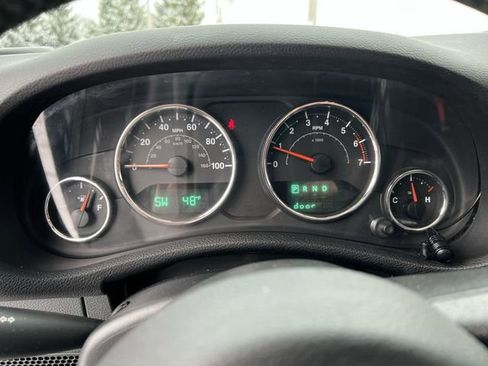 Used 2018 Jeep Wrangler Unlimited Sahara image 13