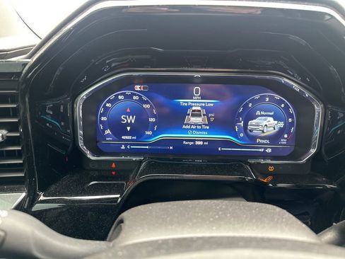 Used 2024 Chevrolet Silverado 1500 LT AWD/4WD image 7