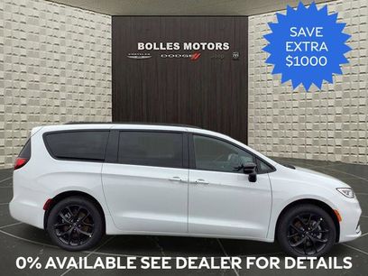 New 2026 Chrysler Pacifica Select w/ S Appearance Package
