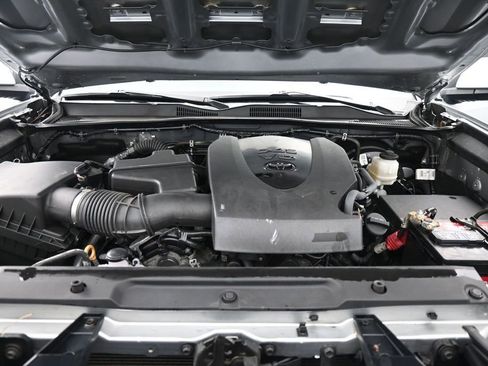Used 2023 Toyota Tacoma TRD Sport AWD/4WD image 19