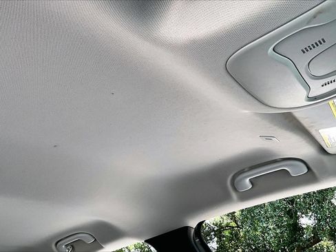 Used 2019 Jeep Renegade Latitude w/ Cold Weather Group AWD/4WD image 27