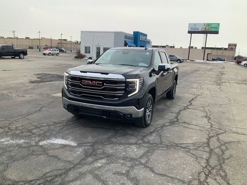 Certified 2025 GMC Sierra 1500 SLT image 2